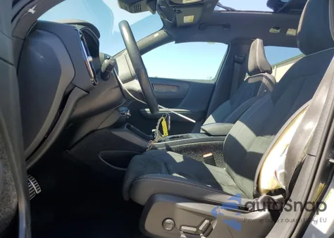 2022 Volvo Xc40 P8 Recharge Plus z USA, uszkodzony, nr VIN YV4ED3UR2N2716783